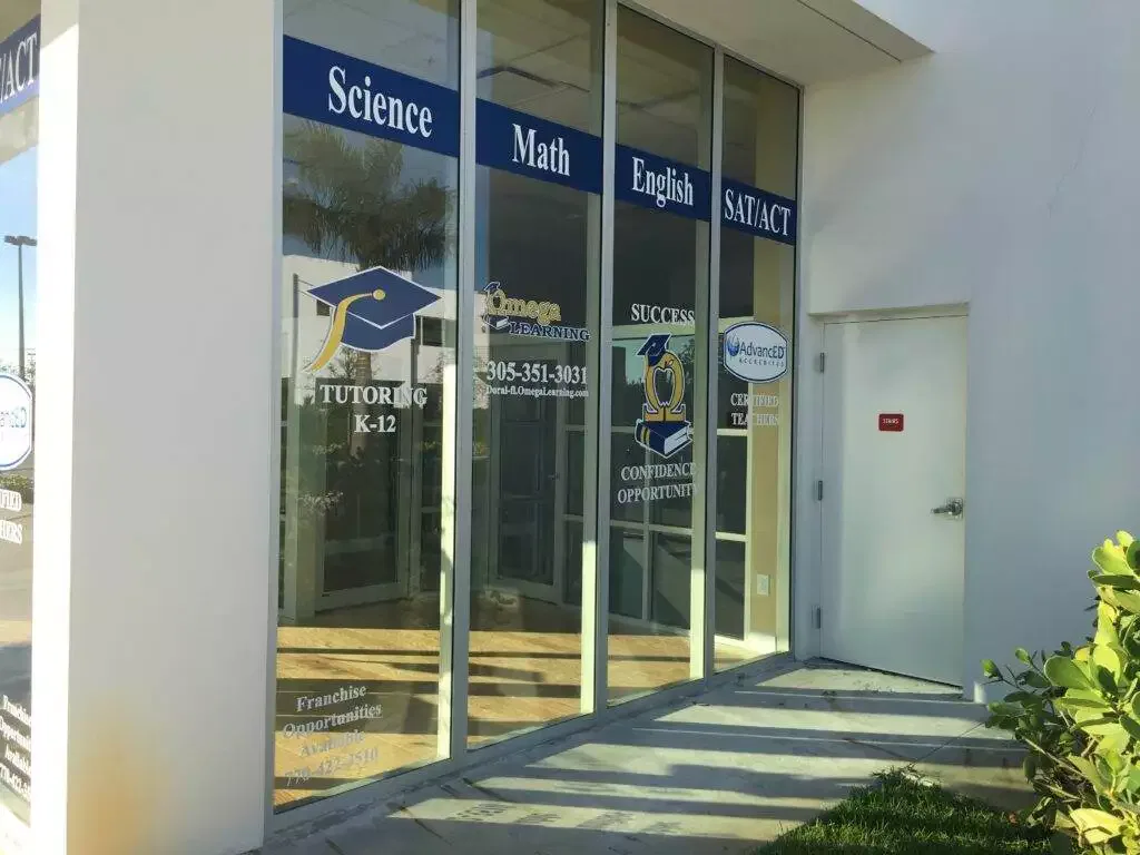 Custom Window Decals And Wraps (2)