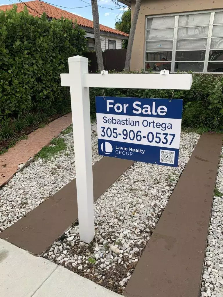 Real Estate Sign Post 2 Scaled