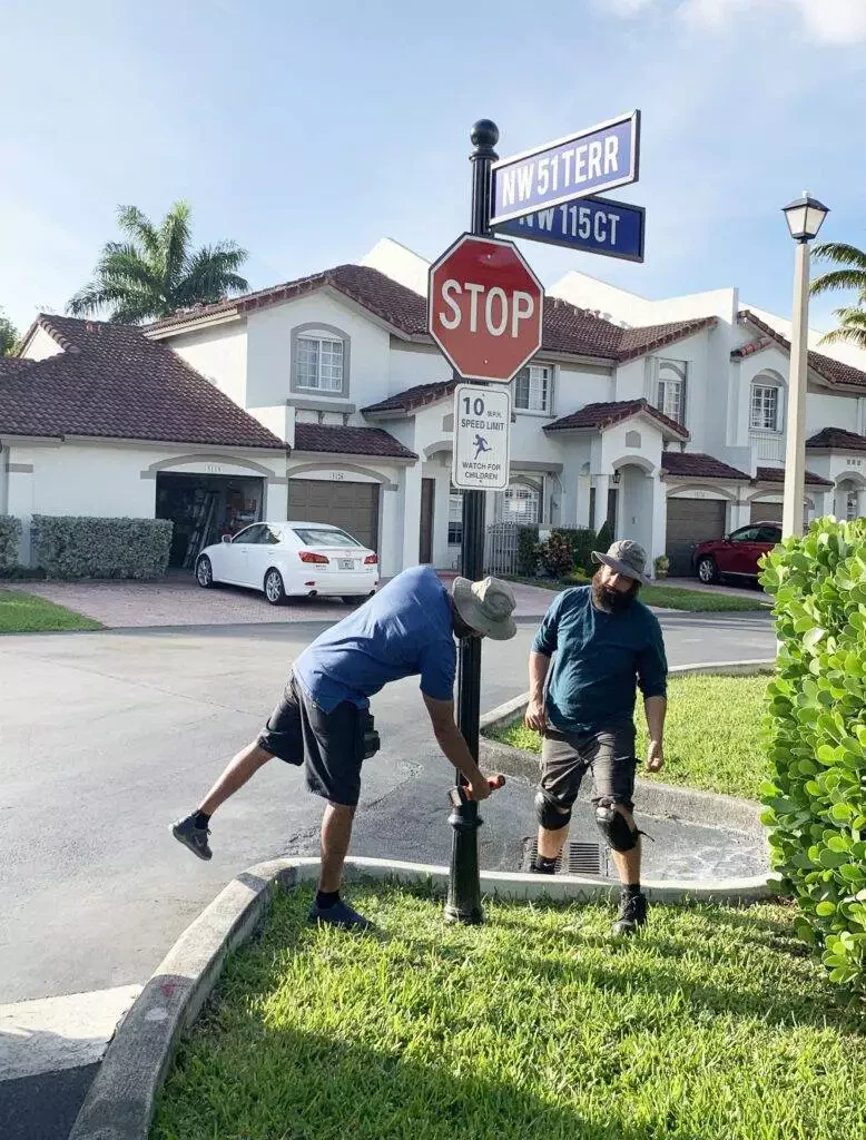 Home Page Street Pole Directional Sign Installation
