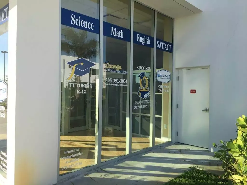 Custom Window Decals And Wraps (2)