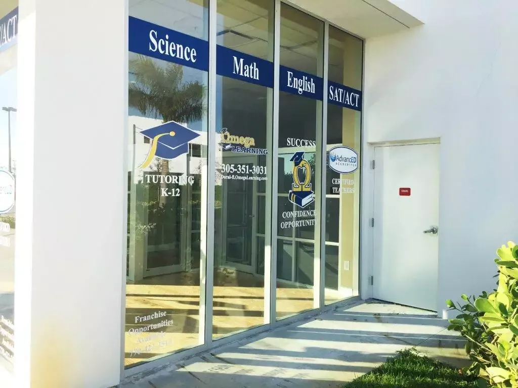 Custom Window Decals And Wraps (2)