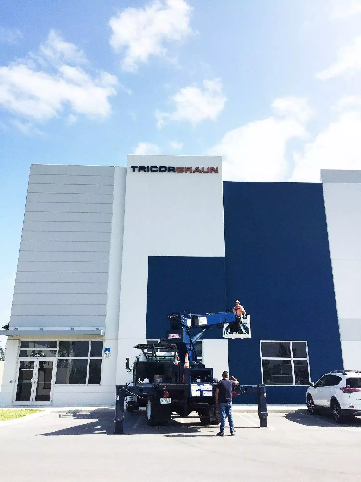 Sign Installation Services In Miami Gallery Slide