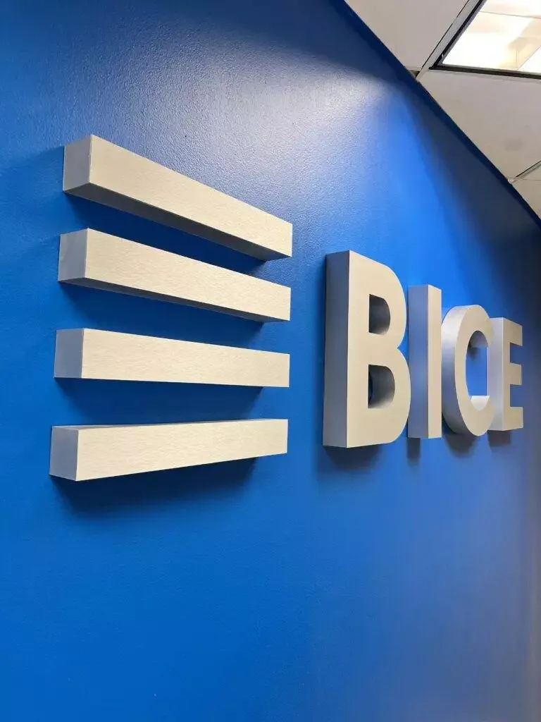 3D Logo Interior Office Signage For Downtown Miami Businesses Fabricated Channel Letter Signs With Brushed Metal Face (26)